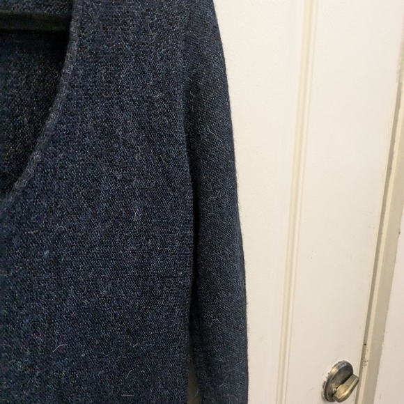 Peruvian Connection 100% Alpaca V-neck Sweater - Picture 3 of 4